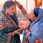 Seema Singh Instagram - Chhath pooja 2023 ✅🌈 . . . . #chhathpuja #chhath2023 #reels #reelsinstagram #instagood #video #trending #viral #ootd #bihar #barbigha