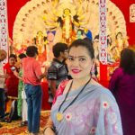 Seema Singh Instagram - माता का हाथ पकड़कर रखिए 🙏 लोगो के पाव पकड़ने की ज़रूरत नहीं पड़ेगी💯☑️😇 . . . . #true #maa #devimaa #jaimatadi #trending #photooftheday #viral #ootd #pics