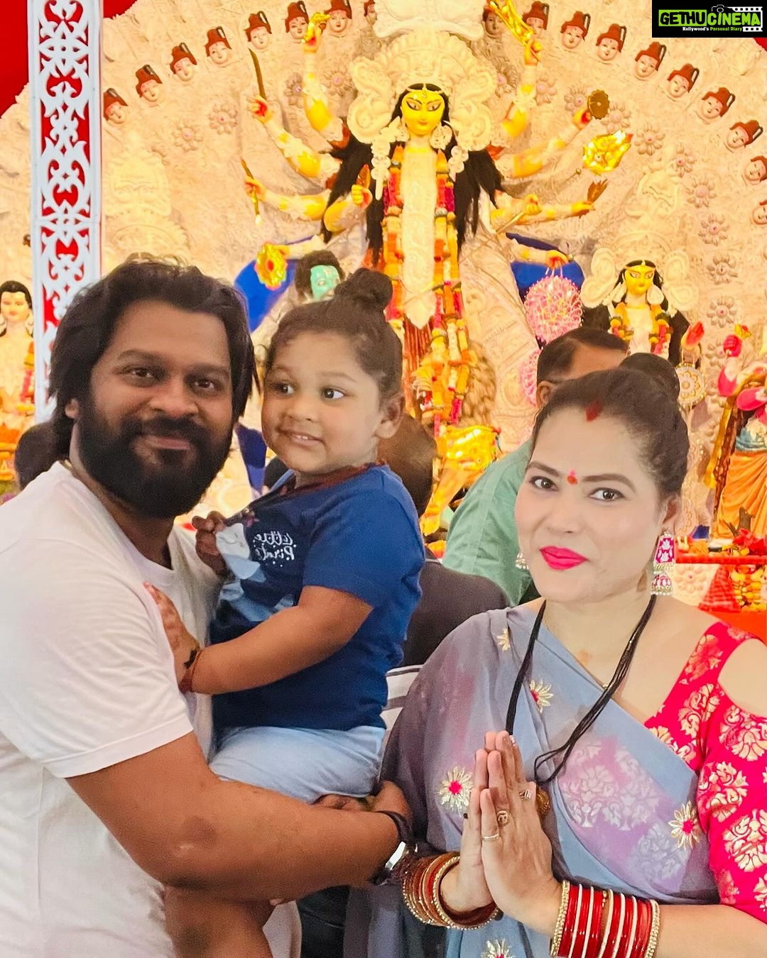 Seema Singh Instagram - महानवमी की हार्दिक शुभकामनाएँ 😇🙏 . . . . #mahanavmi #jaimatadi #navdurga #navratri #navratri2023 #trending #viral #ootd