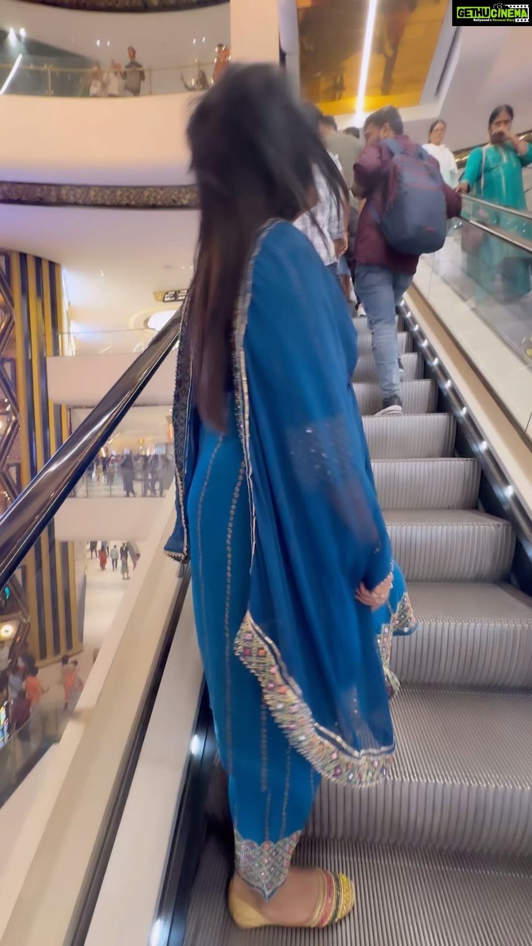 Seema Singh Instagram - ऐसा मेरी माँ केहती है ❤️😇 . . . #reels #reelsinstagram #trending #viral #ootd #love #happiness