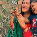 Seema Singh Instagram - मेरे बेटे के चेहरे की ख़ुशी बताती है के इसको गाँव पसंद है मुंबई नहीं 😃🤗 . . . . . #bihari #bihar #barbigha #hometown #sasural #mothersonlove #trending #photooftheday #ootd Barbigha