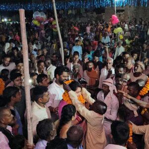 Seema Singh Instagram - कल अपने बारबिघा विधान सभा के गवय गाँव में दुर्गा माता मेला का उद्घाटन करने का अवसर प्राप्त हुआ,मुझे आमन्त्रित करने के लिए मैं सभी आयोजक कार्यकर्ताओं को धन्यवाद देती हूँ , और हमारे गवय गाँव की जनता को धन्यवाद इतना सारा प्यार और आशीर्वाद देने के लिए ,अपना प्यार और आशीर्वाद ऐसे ही बनाए रखें 🙏😇