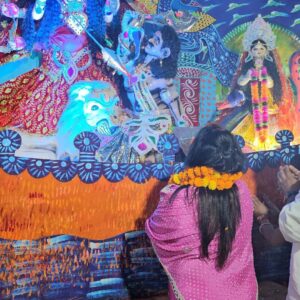 Seema Singh Instagram - कल अपने बारबिघा विधान सभा के गवय गाँव में दुर्गा माता मेला का उद्घाटन करने का अवसर प्राप्त हुआ,मुझे आमन्त्रित करने के लिए मैं सभी आयोजक कार्यकर्ताओं को धन्यवाद देती हूँ , और हमारे गवय गाँव की जनता को धन्यवाद इतना सारा प्यार और आशीर्वाद देने के लिए ,अपना प्यार और आशीर्वाद ऐसे ही बनाए रखें 🙏😇