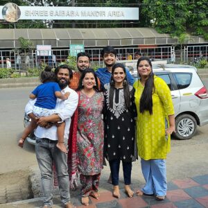Seema Singh Instagram - shirdi with fam ❤️🌈🙏
.
.
.
#shirdi #saibaba #withfamily #omsairam #babakinagri