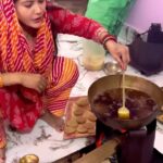 Seema Singh Instagram – महाप्रशाद ठेकुआ 🙏
जय छठी मैया 😇
.
.
.
.
#jaichhathimaiya🙏  #mahaprasad #thekua #blessed #trending #video #viral Barbigha