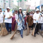 Seema Singh Instagram – आज मैं भारतीय जनता पार्टी  एवं महानगरपालिका मुंबई और लालजी पाड़ा कांदिवली पश्चिम के नगरसेवक @kamleshyadav1802 जी के आमंत्रण पर स्वच्छता अभियान की हिस्सा बनी …इस मुहिम का हिस्सा बनकर मुझे बहुत अच्छा लगा..मैं इसके लिए देश के और इस मुहिम के रचनाकार यशस्वी प्रधानमंत्री आदरणीय नरेंद्र @narendramodi जी का आभार प्रकट करती हूं..साथ ही  लालजीपाड़ा के नगरसेवक कमलेश यादव जी ,भाजपा कांदिवली  पश्चिम मुंबई, एवं महानगरपालिका मुंबई का इस सफल आयोजन के लिए और मुझे इस अभियान से जोड़ने के लिए धन्यवाद करती हूं.
स्वच्छ समाज  स्वच्छ भारत  स्वच्छ देश 
एक कदम स्वच्छता की ओर….
आपकी 
सीमा सिंह
 अभिनेत्री सह नेत्री
प्रदेश महासचिव 
(बिहार प्रदेश यूथ विंग)
लोजपा रामविलास