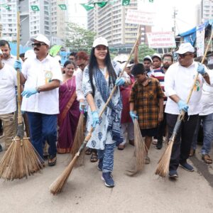 Seema Singh Instagram - आज मैं भारतीय जनता पार्टी  एवं महानगरपालिका मुंबई और लालजी पाड़ा कांदिवली पश्चिम के नगरसेवक @kamleshyadav1802 जी के आमंत्रण पर स्वच्छता अभियान की हिस्सा बनी ...इस मुहिम का हिस्सा बनकर मुझे बहुत अच्छा लगा..मैं इसके लिए देश के और इस मुहिम के रचनाकार यशस्वी प्रधानमंत्री आदरणीय नरेंद्र @narendramodi जी का आभार प्रकट करती हूं..साथ ही  लालजीपाड़ा के नगरसेवक कमलेश यादव जी ,भाजपा कांदिवली  पश्चिम मुंबई, एवं महानगरपालिका मुंबई का इस सफल आयोजन के लिए और मुझे इस अभियान से जोड़ने के लिए धन्यवाद करती हूं.
स्वच्छ समाज  स्वच्छ भारत  स्वच्छ देश 
एक कदम स्वच्छता की ओर....
आपकी 
सीमा सिंह
 अभिनेत्री सह नेत्री
प्रदेश महासचिव 
(बिहार प्रदेश यूथ विंग)
लोजपा रामविलास