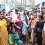Seema Singh Instagram – आज मैं भारतीय जनता पार्टी  एवं महानगरपालिका मुंबई और लालजी पाड़ा कांदिवली पश्चिम के नगरसेवक @kamleshyadav1802 जी के आमंत्रण पर स्वच्छता अभियान की हिस्सा बनी …इस मुहिम का हिस्सा बनकर मुझे बहुत अच्छा लगा..मैं इसके लिए देश के और इस मुहिम के रचनाकार यशस्वी प्रधानमंत्री आदरणीय नरेंद्र @narendramodi जी का आभार प्रकट करती हूं..साथ ही  लालजीपाड़ा के नगरसेवक कमलेश यादव जी ,भाजपा कांदिवली  पश्चिम मुंबई, एवं महानगरपालिका मुंबई का इस सफल आयोजन के लिए और मुझे इस अभियान से जोड़ने के लिए धन्यवाद करती हूं.
स्वच्छ समाज  स्वच्छ भारत  स्वच्छ देश 
एक कदम स्वच्छता की ओर….
आपकी 
सीमा सिंह
 अभिनेत्री सह नेत्री
प्रदेश महासचिव 
(बिहार प्रदेश यूथ विंग)
लोजपा रामविलास