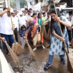 Seema Singh Instagram – आज मैं भारतीय जनता पार्टी  एवं महानगरपालिका मुंबई और लालजी पाड़ा कांदिवली पश्चिम के नगरसेवक @kamleshyadav1802 जी के आमंत्रण पर स्वच्छता अभियान की हिस्सा बनी …इस मुहिम का हिस्सा बनकर मुझे बहुत अच्छा लगा..मैं इसके लिए देश के और इस मुहिम के रचनाकार यशस्वी प्रधानमंत्री आदरणीय नरेंद्र @narendramodi जी का आभार प्रकट करती हूं..साथ ही  लालजीपाड़ा के नगरसेवक कमलेश यादव जी ,भाजपा कांदिवली  पश्चिम मुंबई, एवं महानगरपालिका मुंबई का इस सफल आयोजन के लिए और मुझे इस अभियान से जोड़ने के लिए धन्यवाद करती हूं.
स्वच्छ समाज  स्वच्छ भारत  स्वच्छ देश 
एक कदम स्वच्छता की ओर….
आपकी 
सीमा सिंह
 अभिनेत्री सह नेत्री
प्रदेश महासचिव 
(बिहार प्रदेश यूथ विंग)
लोजपा रामविलास