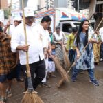 Seema Singh Instagram – आज मैं भारतीय जनता पार्टी  एवं महानगरपालिका मुंबई और लालजी पाड़ा कांदिवली पश्चिम के नगरसेवक @kamleshyadav1802 जी के आमंत्रण पर स्वच्छता अभियान की हिस्सा बनी …इस मुहिम का हिस्सा बनकर मुझे बहुत अच्छा लगा..मैं इसके लिए देश के और इस मुहिम के रचनाकार यशस्वी प्रधानमंत्री आदरणीय नरेंद्र @narendramodi जी का आभार प्रकट करती हूं..साथ ही  लालजीपाड़ा के नगरसेवक कमलेश यादव जी ,भाजपा कांदिवली  पश्चिम मुंबई, एवं महानगरपालिका मुंबई का इस सफल आयोजन के लिए और मुझे इस अभियान से जोड़ने के लिए धन्यवाद करती हूं.
स्वच्छ समाज  स्वच्छ भारत  स्वच्छ देश 
एक कदम स्वच्छता की ओर….
आपकी 
सीमा सिंह
 अभिनेत्री सह नेत्री
प्रदेश महासचिव 
(बिहार प्रदेश यूथ विंग)
लोजपा रामविलास