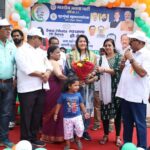 Seema Singh Instagram – आज मैं भारतीय जनता पार्टी  एवं महानगरपालिका मुंबई और लालजी पाड़ा कांदिवली पश्चिम के नगरसेवक @kamleshyadav1802 जी के आमंत्रण पर स्वच्छता अभियान की हिस्सा बनी …इस मुहिम का हिस्सा बनकर मुझे बहुत अच्छा लगा..मैं इसके लिए देश के और इस मुहिम के रचनाकार यशस्वी प्रधानमंत्री आदरणीय नरेंद्र @narendramodi जी का आभार प्रकट करती हूं..साथ ही  लालजीपाड़ा के नगरसेवक कमलेश यादव जी ,भाजपा कांदिवली  पश्चिम मुंबई, एवं महानगरपालिका मुंबई का इस सफल आयोजन के लिए और मुझे इस अभियान से जोड़ने के लिए धन्यवाद करती हूं.
स्वच्छ समाज  स्वच्छ भारत  स्वच्छ देश 
एक कदम स्वच्छता की ओर….
आपकी 
सीमा सिंह
 अभिनेत्री सह नेत्री
प्रदेश महासचिव 
(बिहार प्रदेश यूथ विंग)
लोजपा रामविलास