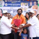 Seema Singh Instagram – आज मैं भारतीय जनता पार्टी  एवं महानगरपालिका मुंबई और लालजी पाड़ा कांदिवली पश्चिम के नगरसेवक @kamleshyadav1802 जी के आमंत्रण पर स्वच्छता अभियान की हिस्सा बनी …इस मुहिम का हिस्सा बनकर मुझे बहुत अच्छा लगा..मैं इसके लिए देश के और इस मुहिम के रचनाकार यशस्वी प्रधानमंत्री आदरणीय नरेंद्र @narendramodi जी का आभार प्रकट करती हूं..साथ ही  लालजीपाड़ा के नगरसेवक कमलेश यादव जी ,भाजपा कांदिवली  पश्चिम मुंबई, एवं महानगरपालिका मुंबई का इस सफल आयोजन के लिए और मुझे इस अभियान से जोड़ने के लिए धन्यवाद करती हूं.
स्वच्छ समाज  स्वच्छ भारत  स्वच्छ देश 
एक कदम स्वच्छता की ओर….
आपकी 
सीमा सिंह
 अभिनेत्री सह नेत्री
प्रदेश महासचिव 
(बिहार प्रदेश यूथ विंग)
लोजपा रामविलास
