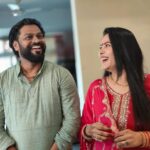 Seema Singh Instagram – Bewajah खुश raho😊 
Wajah bahut महँगी hai 💯
Tum यूही मुस्कुराते raha karo😊
तभी तो zindagi खूबसूरत hai ❤️
.
.
.
.
#lifepatner #husbandandwife #friendforlifetime #photooftheday #truefriends #bff #myeverything