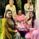 Seema Singh Instagram - Seeking the blessing of Lord Ganesha with my beloved family and most adorable friends… Ganpati Bappa Morya 🙏 #ganpatibappamorya #chatparty #friends #instagram #ganeshchaturthi