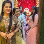 Seema Singh Instagram - Ganpati bappa morya 🙏😊 थैंक यू दोस्त @sangeetatiwari_official जी आज फिर पुराने दिन याद आ गये🤩, बस ये सिलसिला सालो साल तक ऐसे ही चलता रहे और हम लोगो की दोस्ती यूही बरकरार रहे , love you ढेर सारा सबको @sangeetatiwari_official 😘@anaraguptaactress 😘@lovyrohatgi_kohinoor 😘