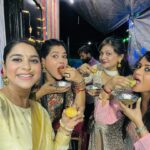 Seema Singh Instagram – Chatoriyon ki chaat party ….
Thank you so much @sangeetatiwaritrust always inviting us , had a amazing time ❤️🧿 although Mene nahi khaya because detox pe hun but Sab k Saath Milna kaafi Dino k baad uska apna hi maza hai ❤️🧿

@lovyrohatgi_kohinoor 
@item_queen_seemasingh 

#aa #anara #anaragupta #ootd #ganeshchaturthi #seemasingh #sangeetatiwari #lovyrohatgi 

#picoftheday #photography #photo #photooftheday Mumbai, Maharashtra