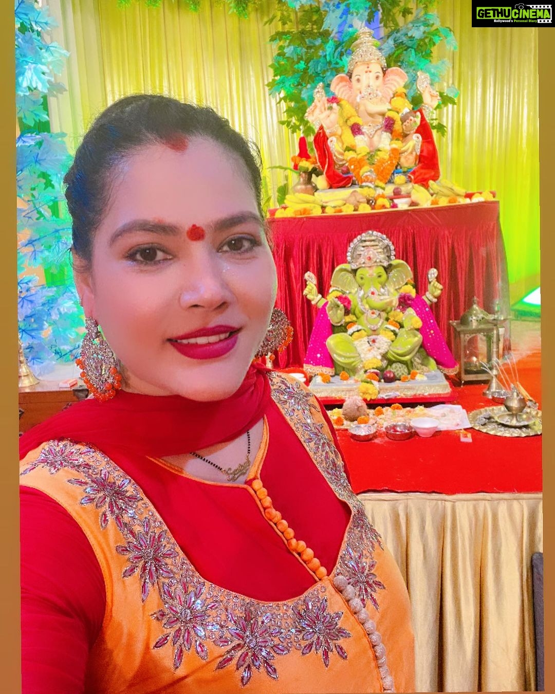 Seema Singh Instagram - Ganpati bappa morya 🙏😇 #ganpatibappamorya #ganpati2023 Mumbai, Maharashtra