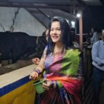 Seema Singh Instagram – बरे ही सौभाग्य की बात है गाय माता की सेवा करना।।ये सौभाग्य मुझे भी प्राप्त हुआ बरबीघा गौशाला में इनको चना गुड़ खिलाकर।।
साथ मे चिंटू भैया , सुमन जी, दीपू जी।।।।।.
.
.
.
#bihar #barbigha #gaumata #trending #photooftheday Barbigha