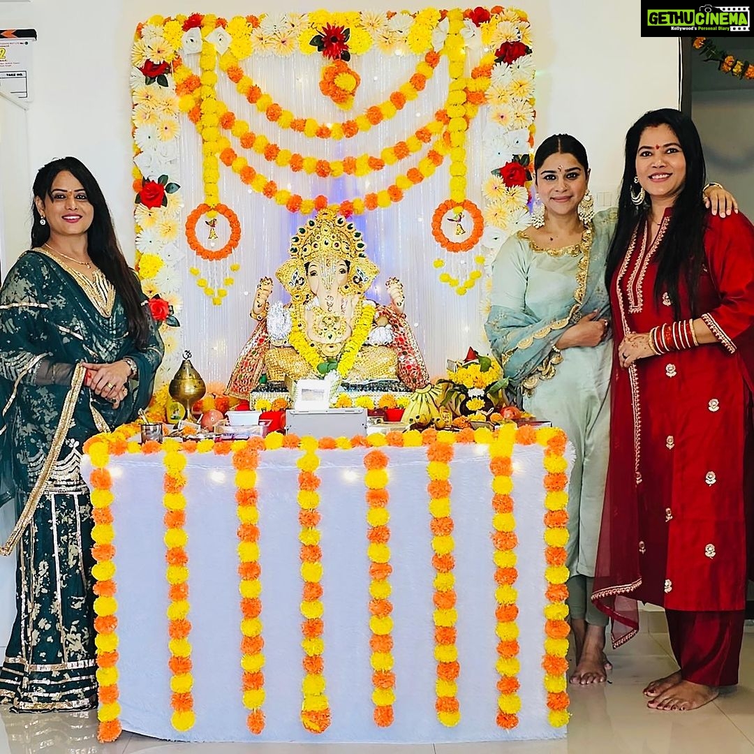 Seema Singh Instagram - Ganpati bappa morya 😊🙏 #ganpati2023 Mumbai, Maharashtra