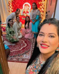 Seema Singh Instagram - Our hearts ❤️ are full with blessings and our stomach with Modak … Ganpati Bappa Morya 
@sangeetatiwari_official 
@item_queen_seemasingh 
@poooooojjjjjjjjaaa 
@mishra_ankita_16 
@mishrashobha269 

#festival #ganpatibappamorya #ganeshchaturthi #photo #photooftheday #instagram #instadaily #ootd #indianattire