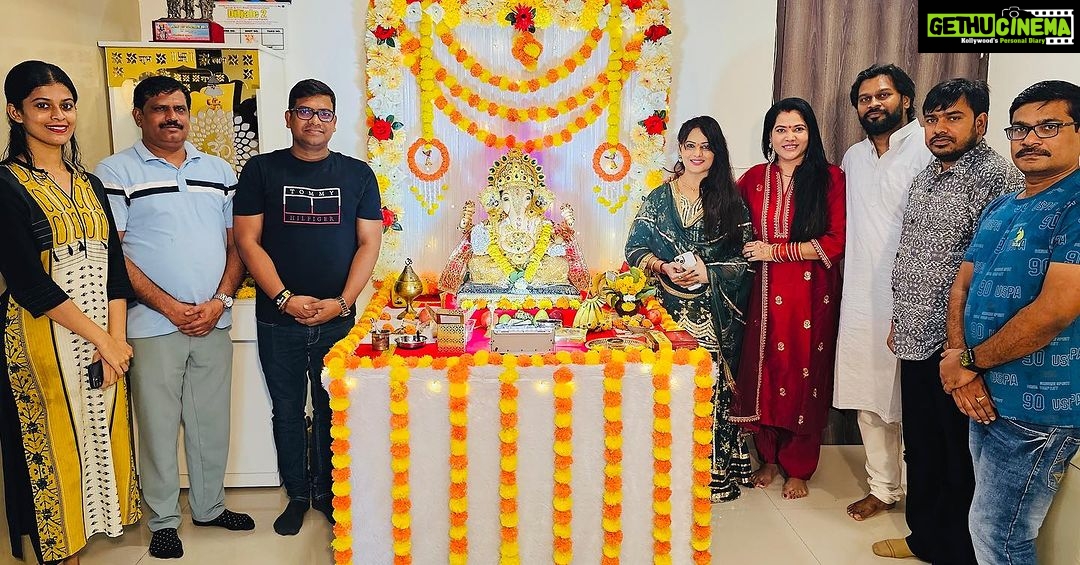 Seema Singh Instagram - Ganpati bappa morya 🙏😊 #ganpatibappamorya #ganapati2023 Mumbai, Maharashtra