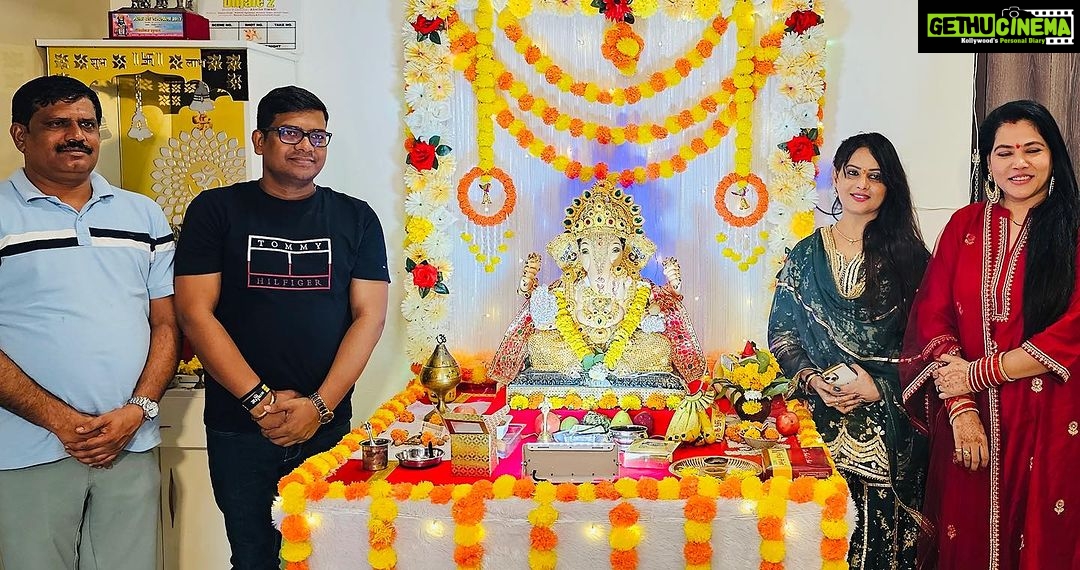Seema Singh Instagram - Ganpati bappa morya 🙏😊 #ganpatibappamorya #ganapati2023 Mumbai, Maharashtra