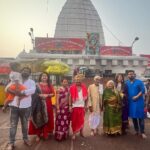 Seema Singh Instagram - With full family 🤩🤗🙏😇 #thankyougodforeverything 🙏😇 #harharmahadev . . . . #devghar #babadham #mahadev #bholenath #bihar #jharkhand #photooftheday Devghar