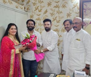 Seema Singh Instagram - कल मैं और मेरे पति बिज़नेसमैन, समाजसेवी और युवा नेता सौरभ कुमार जी ने लोक जनशक्ति पार्टी रामविलास के राष्ट्रीय अध्यक्ष सह सांसद जमुई आदरणीय चिराग पासवान जी के विजन डॉक्यूमेंट,एक  नए बिहार का सपना "बिहार फर्स्ट बिहारी फर्स्ट"  से प्रभावित होकर लोक जनशक्ति पार्टी (रामविलास) की सदस्यता ग्रहण की...और मुझे गर्व है कि एक नए बिहार  के आगाज में एक छोटा सा योगदान देने जा रही हूं...
जिस तरह आप लोगों ने एक अभिनेत्री के रूप में मुझे अपार प्यार और स्नेह दिया है आशा उम्मीद करती हूं मेरे नए यात्रा में भी आप लोगों का प्यार और आशीर्वाद निरंतर मिलता रहेगा...
आपकी 
सीमा सिंह
अभिनेत्री सह युवा नेत्री 
लोक जनशक्ति पार्टी (रामविलास)
#bihar1stbihari1st