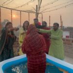 Seema Singh Instagram - सूर्योदय अर्ध्य इसी के साथ छठ पूजा 2023 संपन्न 🙏😇 जय छठी मैया🙏😇 . . . #chhath2023 #subahkaarag #jaichhathimaiya🙏 Barbigha