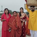 Seema Singh Instagram – इस दिन का बेसब्री से इंतज़ार था 
छट पे देवर के साथ देवरानी
मेरी देवरानी का पहला छठ😇
.
.
.
#devranijethani #chhathpuja #chhath2023 #trending #pics #photography #barbigha #bihar Barbigha