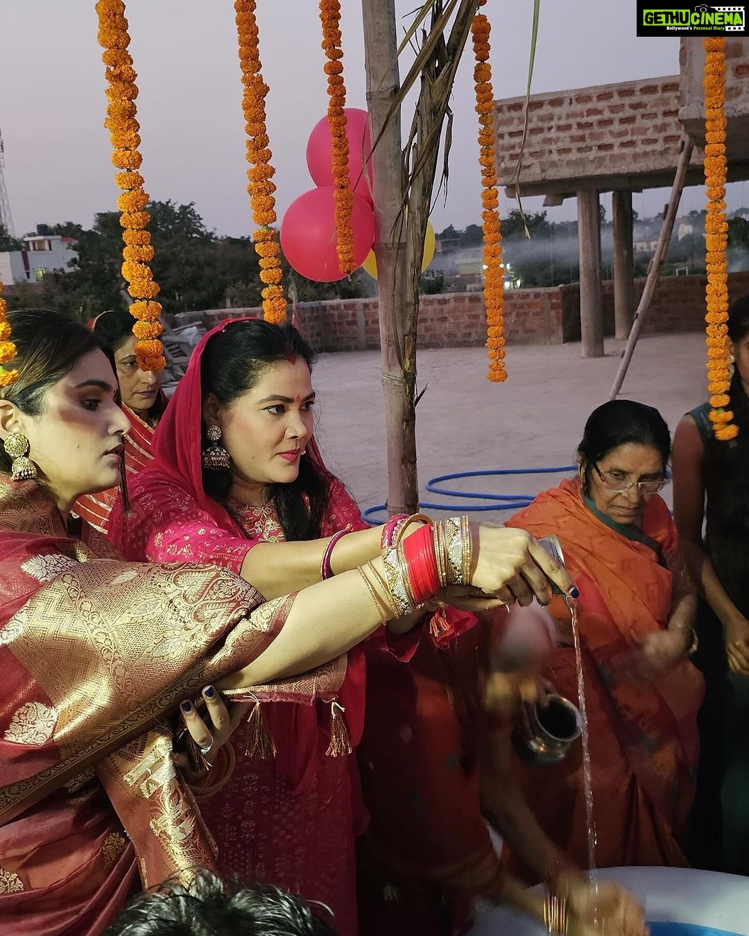 Seema Singh Instagram - महापर्व छठ के संध्या अर्घ्य की ढेर सारी शुभकामनाएँ🙏 जय छठी मैया 😇 Barbigha
