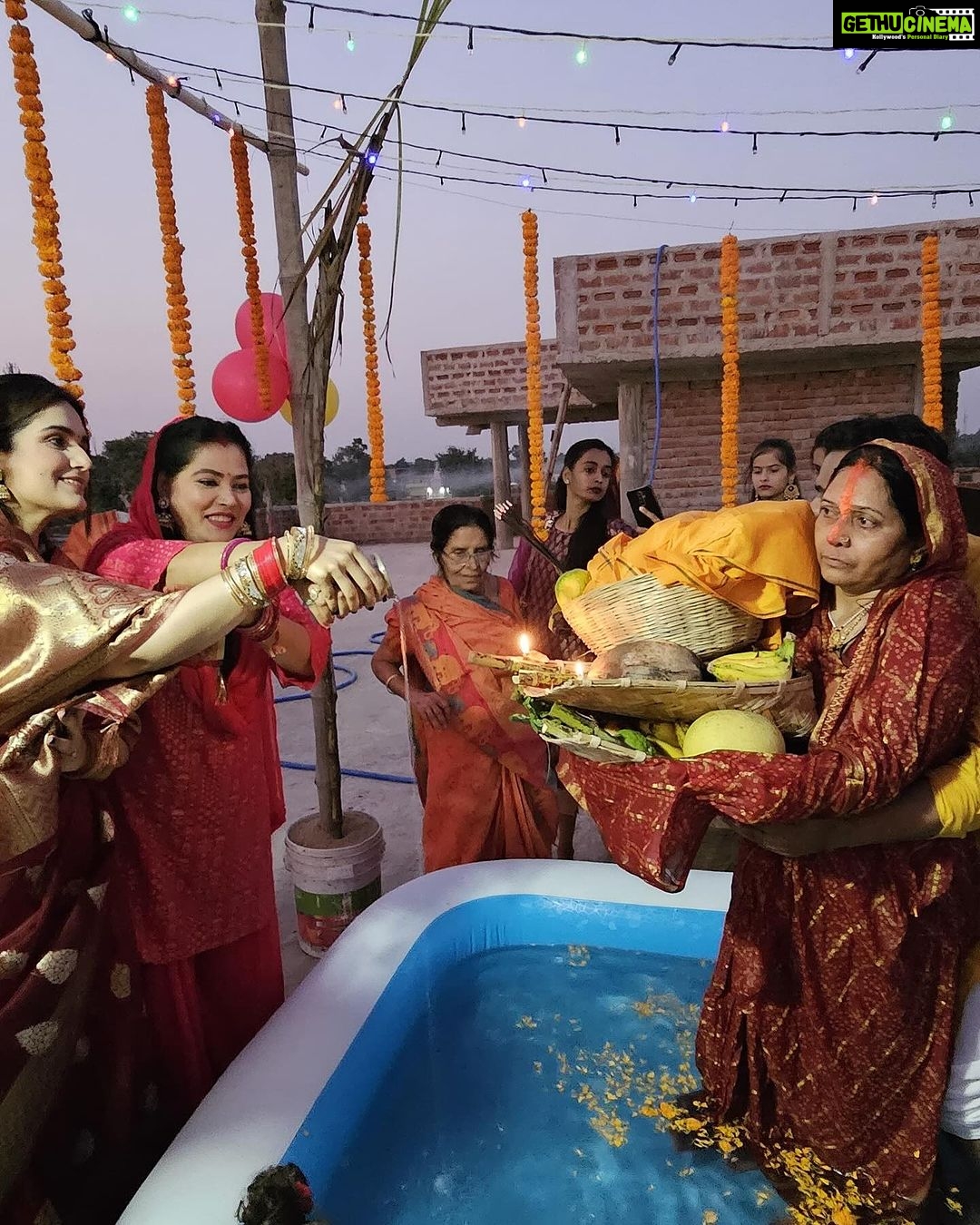 Seema Singh Instagram - महापर्व छठ के संध्या अर्घ्य की ढेर सारी शुभकामनाएँ🙏 जय छठी मैया 😇 Barbigha