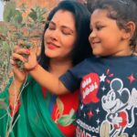 Seema Singh Instagram - मेरे बेटे के चेहरे की ख़ुशी बताती है के इसको गाँव पसंद है मुंबई नहीं 😃🤗 . . . . . #bihari #bihar #barbigha #hometown #sasural #mothersonlove #trending #photooftheday #ootd Barbigha