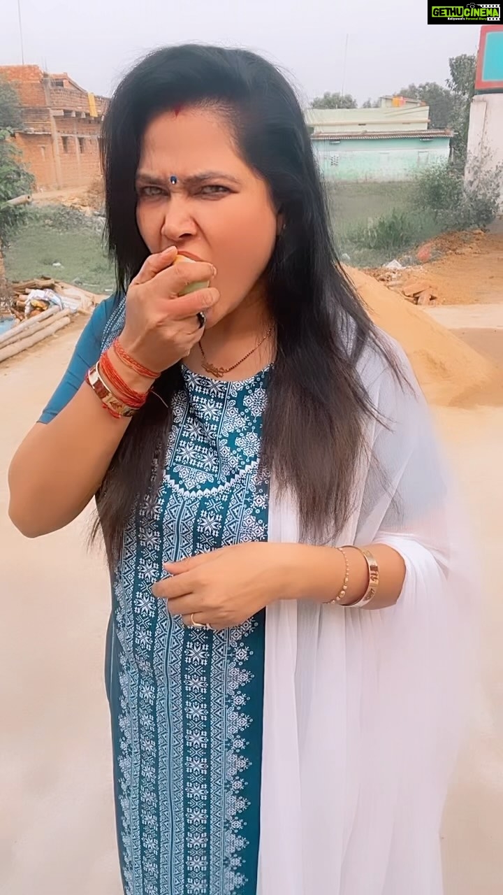 Seema Singh Instagram - Baat to sahi hai 🤣🤣🤣🤣 . . . . #reels #reelsinstagram #comedy #fun #masti #trending #trendingreels #video #viral #videooftheday Barbigha