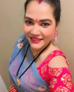 Seema Singh Instagram - JUST PHOTO, NO CAPTION 🩷🩶
.
.
.
#sareelove #selflove #trending #indian #treditional #look #ootd