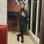 Shakti Arora Instagram - Heard you missed me! #shaktiarora #Best actor for #ghumhaikisikeypyaarmeiin