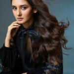 Shakti Mohan Instagram - Stepping into my Power house @nrityashakti ⚡️ Celebrating the #PowerOfDance 📸@nikhilshenoyphoto @bennusehgallofficial @timelessjewelsby_s @shrushti_216 @psy444_fauj @shubhamdancer @rajak_sanjip