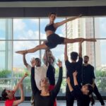 Shakti Mohan Instagram - Contemporary after soooo long 🥹 @mohansisterslive Lovin itttt sooooo much 🚀 Choreographer @itsneerajlohni @dasthewaybaby ✨ Beautiful & strong dancers carrying me around 🏋🏽‍♀️ @yash.l.amin @tanishaprasad @agnihotri_ishita999 @amrutaraut1221 @killachoc_famouscrew @lockboi_shubhu @nrityashakti