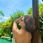 Shakti Mohan Instagram - What I usually do when someone comes over 🏠😆👀 #iykyk Chillin in the most spectacular villa @desavisesa @oneaboveglobal @touristers #Bali 🌊 Desa Visesa Ubud