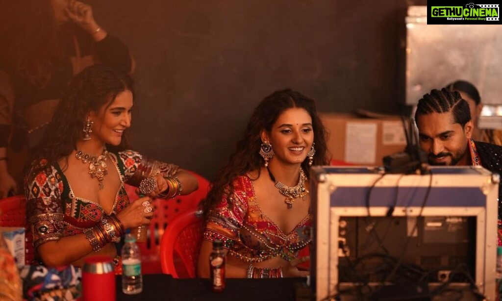 Shakti Mohan Instagram - Extremely grateful for all the Heartwork for making Savaria happen ♥️ Love the team and the positive mad energy everyone had. @neetimohan18 thank you for giving me the opportunity. Really enjoy working with you in every way. Getting on 100 calls with you everyday checking each and every detail, costume, set, hair make up and everything. @azeemdayani 🙏🏻 aapki kripa humpe bani rahe 🙌🏼 @sonymusicindia @dcatalentmusic Thank you for this wonderful opportunity to create Savaria. May it brighten the festive season 🪩 @amit_thosar You’re a magician. Made it all happen so beautifully ✨ Lots of love You’re awesome 😎 @alishasingh.official Aluuuuuu… I hope someday I am able to dance like you. The way you made didi react to your hookstep. I have not seen her get so excited and be so sure of a move. You created the perfect hookstep and the entire process was incredibly fun. I love you 😘 @salmanyusuffkhan Yusuff You’re my Ab wala Savaria⚡️So happy you could be a part of the video and killin it with your moves and biscuity abs 😆 @souravsharmaofficial Just love you for making this video in the shortest time ever. You raised the bar with this one⚡️ @guptameghal So glad I had you throughout this process. You are flying higher and higher everyday 🚀 So damn proud @nrityashakti Dance team 🥹 Just want you all to know I called @psy444_fauj the next day after the shoot and told him that I am feeling so proud of our kids who killed it with their discipline, moves and good behaviour. I love you all so much and I wish that we all work a lot more in future together. Big fat Nritya Shakti Fam ✨ Grateful 🙏🏻 @vikrammontroseofficial @shekharastitwa @neetimohan18 @mohanshakti @muktimohan @salmanyusuffkhan @souravsharmaofficial @alishasingh.official @nrityashakti @ericpillai @dcatalentmusic @sonymusicindia @azeemdayani @surneetimusic @mohansisterslive @amit_thosar @karangupta @serene_subarno @ashishgirii @vishrut.dance @guptameghal @ritickasjalan @dwyessh_hairwizard @rasilaravariamua @saba_hair_makeupartist @jagtap721 @shubhamdancer @isolatednee @esha_baldota siddhibhandari @bhoomiikotharii @annus_creation @silver.kiosk @praptis_redefine_urself
