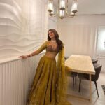 Shakti Mohan Instagram - Happy Dhanteras 🪔 Wishing you all abundance, joy and success 💫 Loving this look by @sihali_jageer 🫶🏼 @ayeshaashraf70 @renu7112 jungursala @kushalsfashionjewellery @shreyandurjastyle 📸 @_shraddhabobade_ Special thanks to @smridhishr 😘