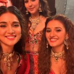Shakti Mohan Instagram - In love with the process 💫 @neetimohan18 @muktimohan @alishasingh.official @souravsharmaofficial @shubhamdancer @guptameghal @nrityashakti @amit_thosar Thanks for all the 🫶🏼 #Savaria 11 Million + @surneetimusic