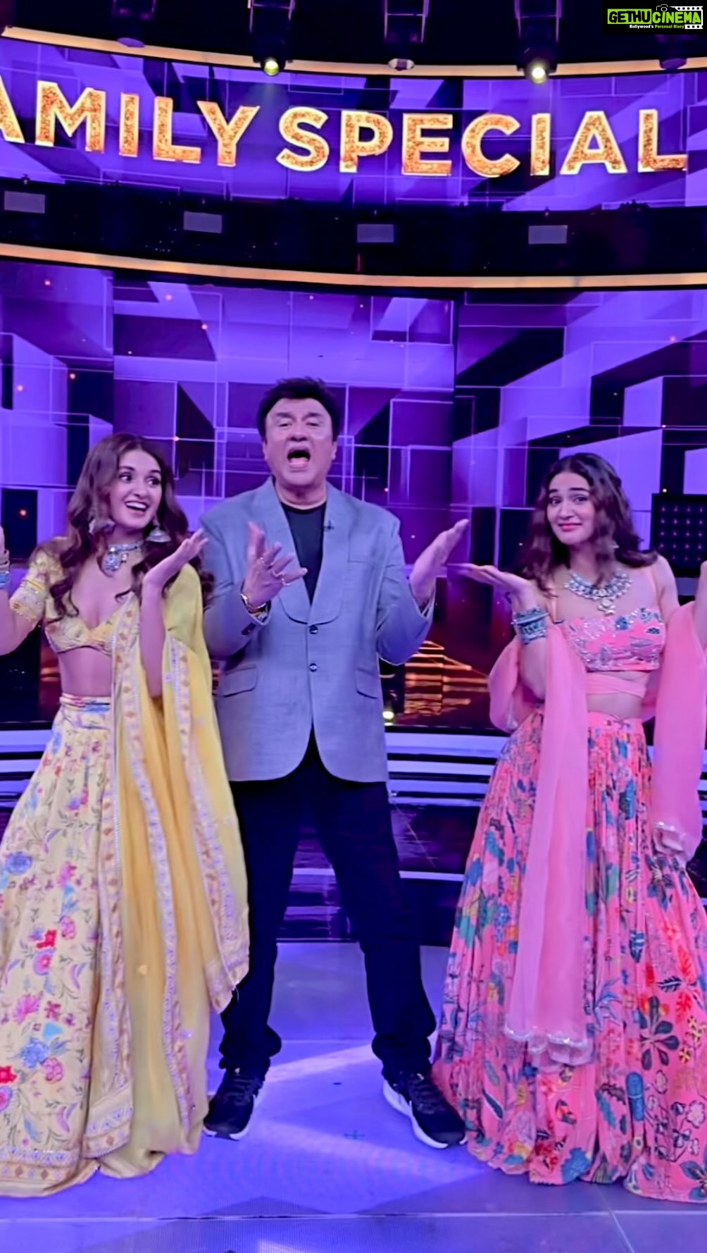 Shakti Mohan Instagram - Had to do this with @anumalikmusic ji π Danced so much to this growing up ππ» Anu ji you are amazing ππΌ Loved meeting you @zeetv @saregamapa @neetimohan18 @fullscreenentertainment πΉ @yashpandyachoreography #Savaria #Saregamapa Outfit - @label.inara @vblitzcommunications Jewellery - @_phullara_ @the_beta_girl Styling - @shreyandurjastyle Glam - @ritickasjalan @dwyessh_hairwizard @aaliyahussainhairmakeupcreator Photographer - @souravsharmaofficial