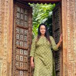 Shalu Menon Instagram - Eid mubarak …..❤️ #instagood #instadaily #instalike #romantic #trending #trendingreels #trendingsongs #lovesongs #mjayachandran #malayalamcinema #malayalamstatus #malayalamsongs #mazhavilmanorama #malayalamactress #malayalamserialactress #malayalamserial