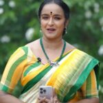 Shalu Menon Instagram - പ്രതിഭ എന്ന ക്യാരക്ടറിനെ കുറിച്ച് ശാലു മേനോൻ Manjil Virinja Poovu Everyday @7.30 pm Mazhavil Manorama || manoramaMAX #ManjilVirinjaPoovu #MazhavilSerial #MazhavilManorama #manoramaMAX #ViralCut