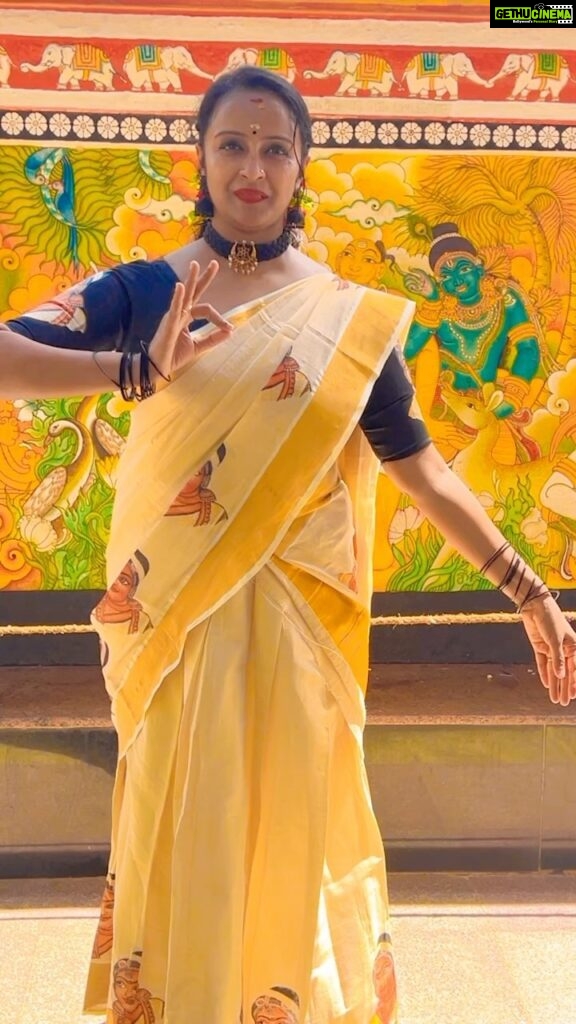 Shalu Menon Instagram - ❤️❤️❤️ #temple #guruvayoor #guruvayurtemple #music #classicalmusic #dancereels #dancer#performer #insta #instagramreels #reelsinsta #reelinstagram #serial #malayalamserial #actresses #trending