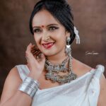 Shalu Menon Instagram - ❤️❤️❤️ DOP-@sachinchandraphotography MUA-@sandrabeautyparlour STYLING-@Vasudevan.arun COURTESY-@jayakerala_visualcollections #photographylovers #trending #lovequotes #colours #dancer #actresses #pictures #reelitfeelit #reelit #vedio #trendingfashion #fashion