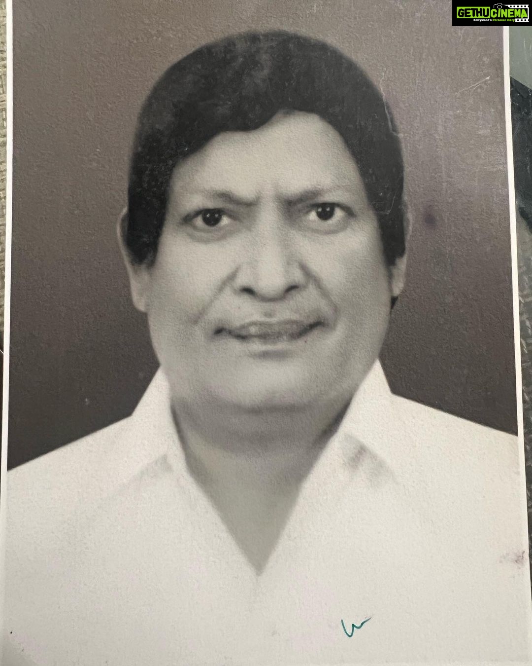 Shalu Menon Instagram - Gud mrng all …… i wish all of you a very happy sunday … Today 19 th of feb is the 26th death anniversary of my grand father the great , nadya kulapathy ARAVINDAKHSA MENON ….