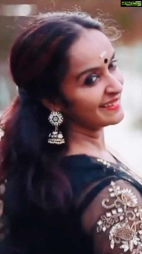 Shalu Menon Instagram - Gud noon my friends and family …… its been a hectic period of time that i couldnt get connect with you all … sorry for that and will be back with a bang …. Picture abhi bhi bakki hai ……. ❤️ #instagood #instadaily #instagram #instamood #instalove #malayalam #malayalamsongs #malayalamcinema #malayalamtypography #romanticvideos #vidhyasagar #mohanlal #meena #malayalamfilm #malayalamactress #malayalamserialactress #malayalamreels #reels #malayalamserial #mazhavilserials #suryatv #asianetserials #zeekeralam