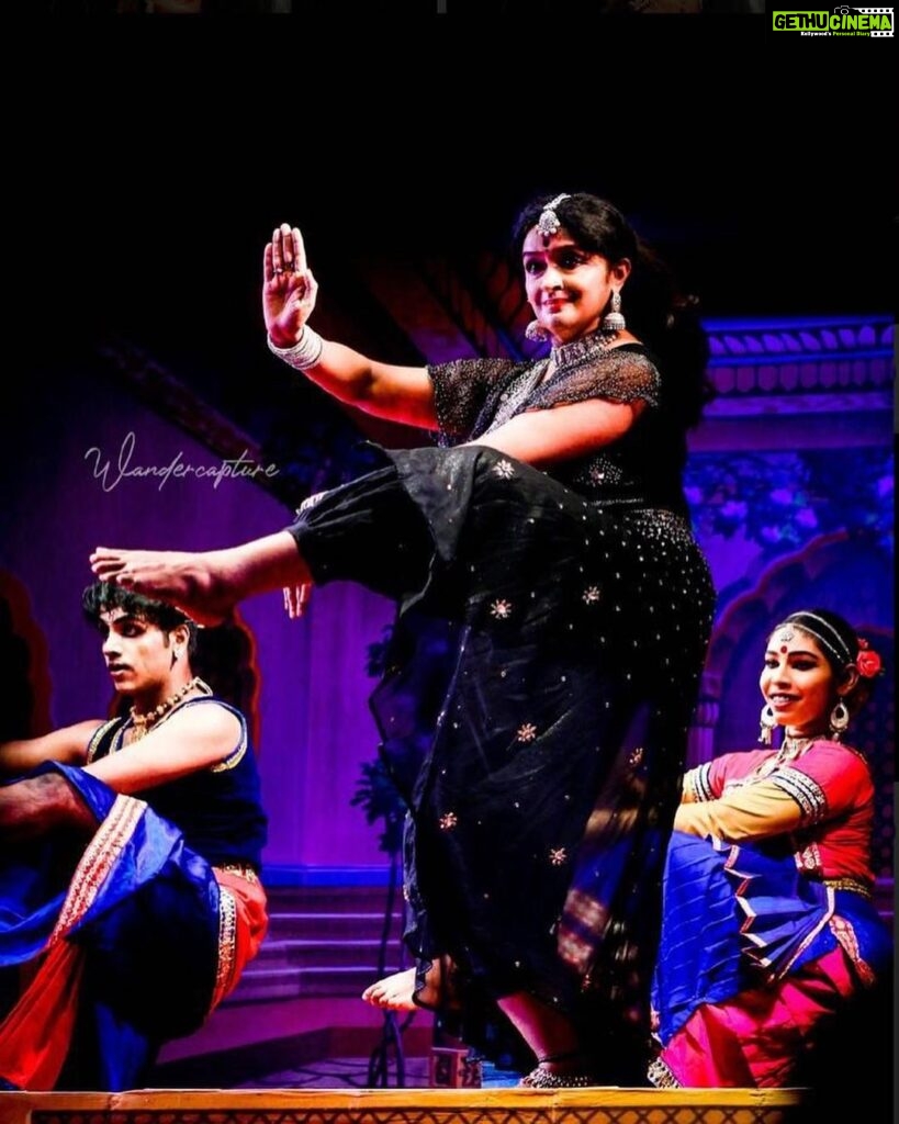 Shalu Menon Instagram - Wishing all my students and friends very happy international dance day #dance#dancer#classical#classicaldancer#indianclassical#